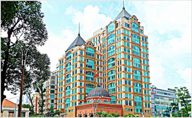 Nhìn toàn cảnh cao ốc văn phòng cho thuê The Metropolitan Đồng Khởi, Quận 1, TP.HCM