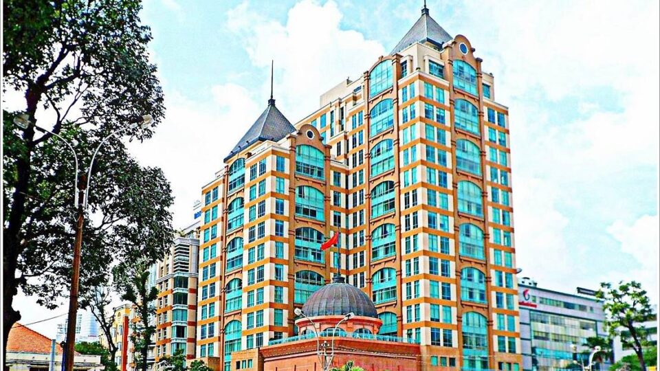 Nhìn toàn cảnh cao ốc văn phòng cho thuê The Metropolitan Đồng Khởi, Quận 1, TP.HCM