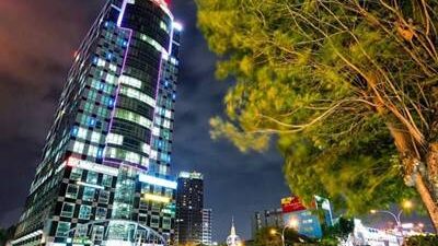 Nhìn toàn cảnh cao ốc văn phòng cho thuê Sun Wah Tower Nguyễn Huệ Quận 1 TPHCM - 5office.vn