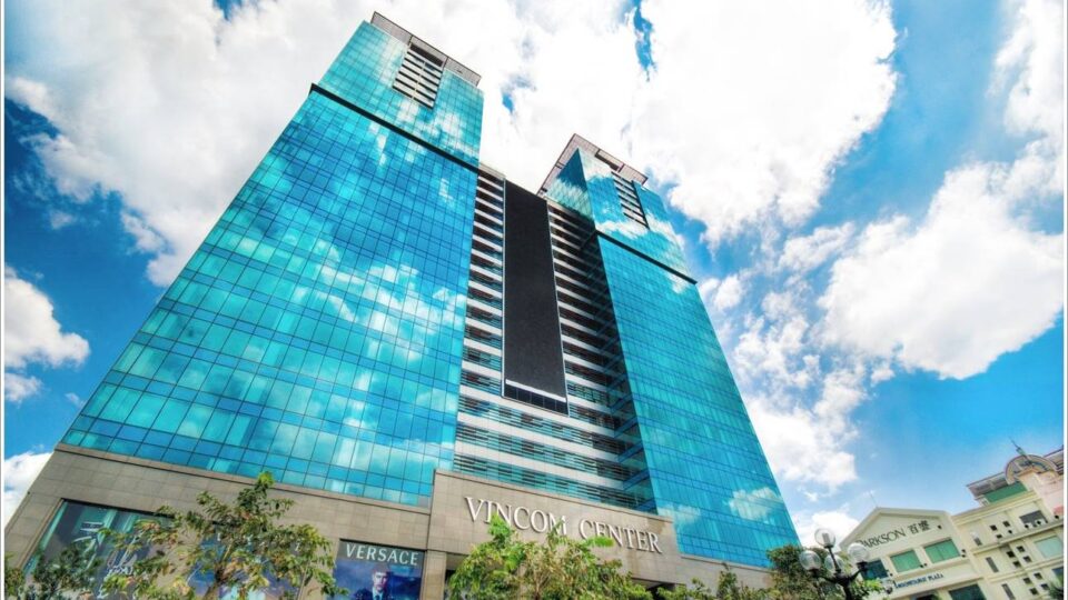 Nhìn toàn cảnh cao ốc văn phòng cho thuê Vincom Center Lê Thánh Tôn Quận 1 TP.HCM - 5office.vn