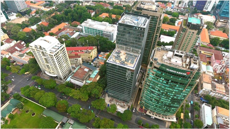 Nhìn toàn cảnh cao ốc văn phòng cho thuê Ngôi Nhà Đức Deutsches Haus Lê Duẩn Quận 1 TPHCM - 5office.vn